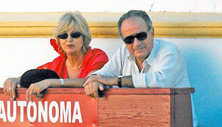 Con mi mujer en la plaza de toros de Melilla.